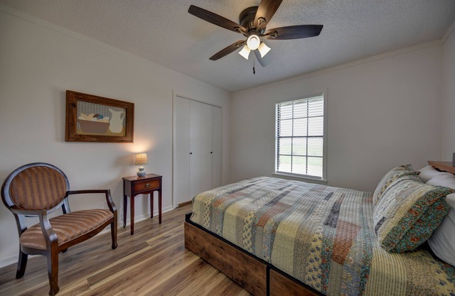 Meadow View Ranch House - A spacious 4-bedroom farmhouse in the Round Top area