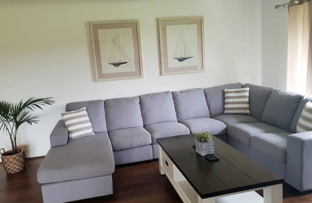 Meadow Views. spacious house. Minutes from Wilson Promontory