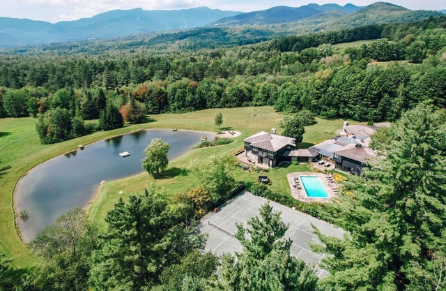 Meadowstone Manor Stowe, VT -14 BR Private Manor, 30 Acres, Pool, Tennis, Hiking