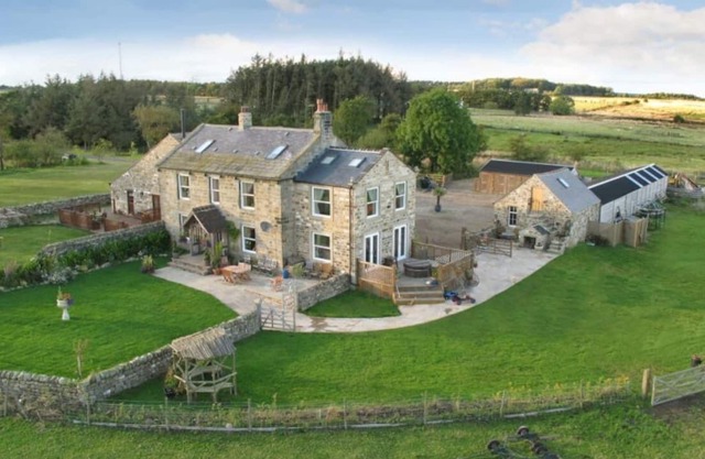 Meagill farmhouse, hot tub, bbq hut, sauna