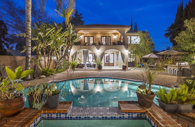 Mecca Estate - Tarzana Paradise with Pool, Waterfalls, and BBQ
