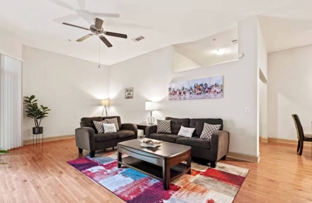 Med Center & MD Anderson 1 mile | King Bed | Pool