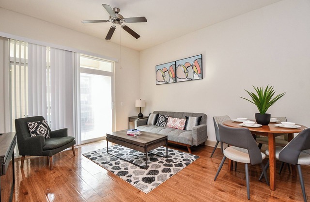 Med Ctr NRG Galleria Cozy 1 bed with Pool View