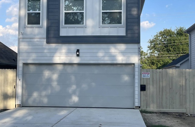 Medical Center South 2Bdr 2 Bth 2 Car garage w/1 bdrm on 1st floor