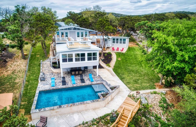 Medina Lake Getaway - Pool with Lakefront Views