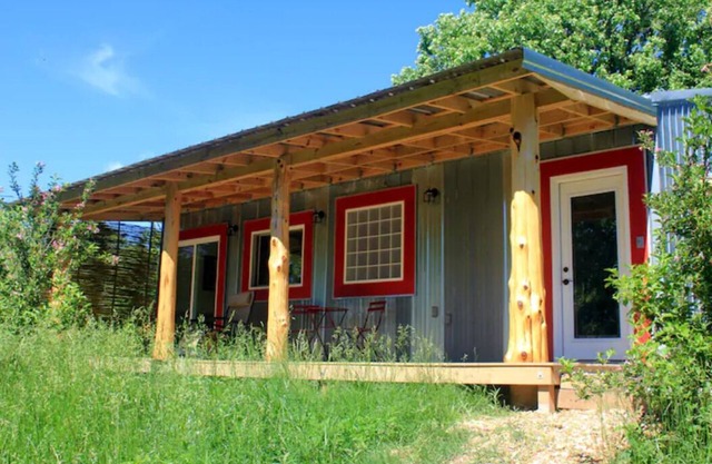 Meditation Sanctuary, vegan community, 22 acres, nature, walking trail, hot tub