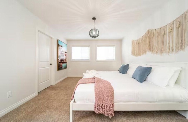 ☆Mediterranean Retreat☆King Bed★Fireplace★Garage