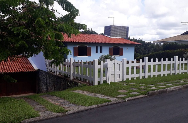 Meeting of the Waters. Large, furnished house with swimming pool. Contact with nature.