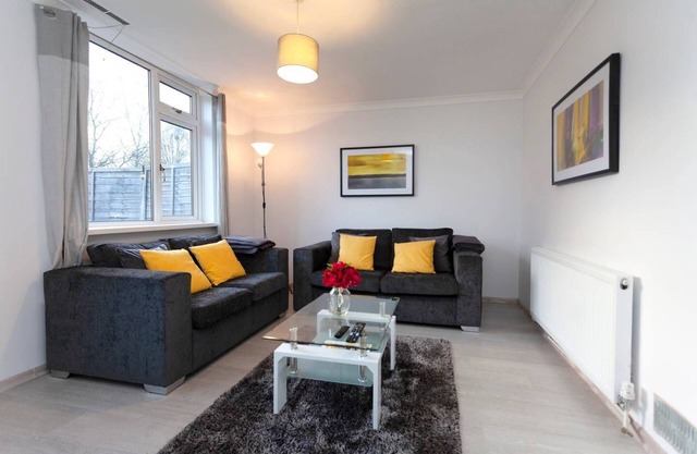 ⭐MegaShelley | Nearby Uni | 3BD | Wifi | Parking⭐