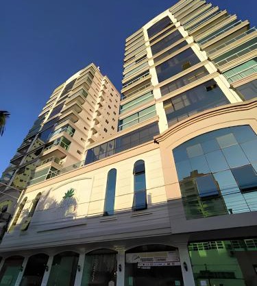 Meia Praia Apto Fino Acabamento 3 suítes e 2 garagens
