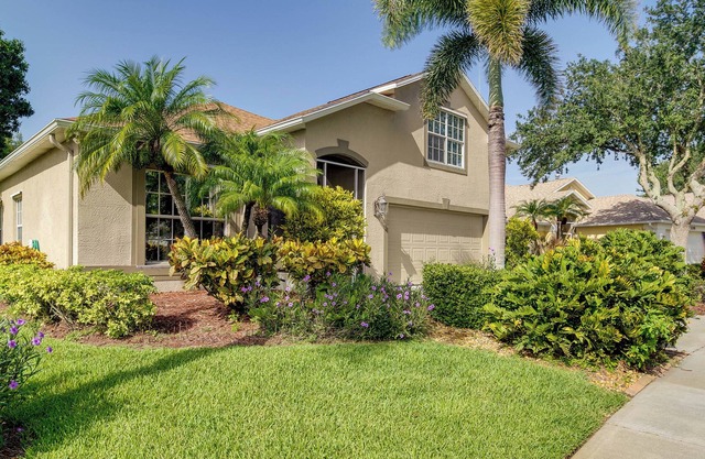 Melbourne Paradise w/ Porch - 7 Mi to Beaches!
