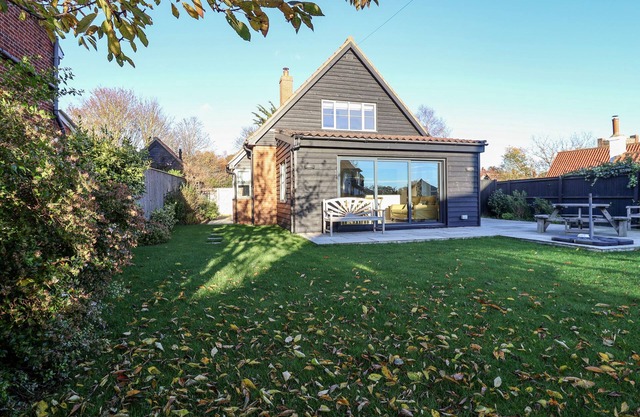 MELLOWS, THORPENESS, pet friendly, with a garden in Thorpeness