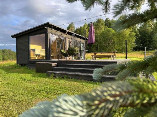 Melnā kalna kamene, sauna iekļauta cenā