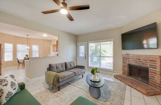 Melody Home near Grapevine, DFW Airport w backyard