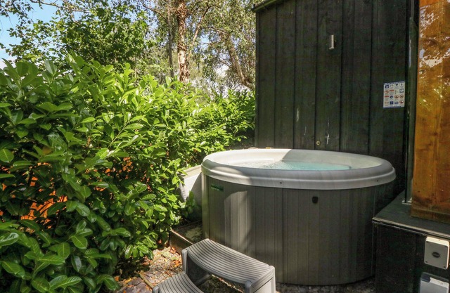 MENAI LODGE, pet friendly, character holiday cottage in Caernarfon