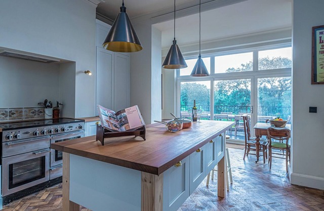 Menai Manor - Seven Bedroom Villa, Sleeps 16