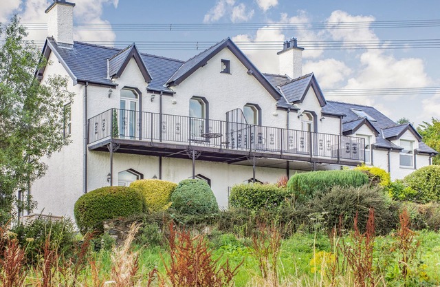 MENAI VIEW, family friendly, with open fire in Llanfairpwllgwyngyll
