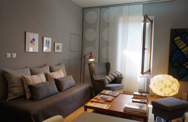 Menerbes bright apartment most beautiful village in France in the Lubéron