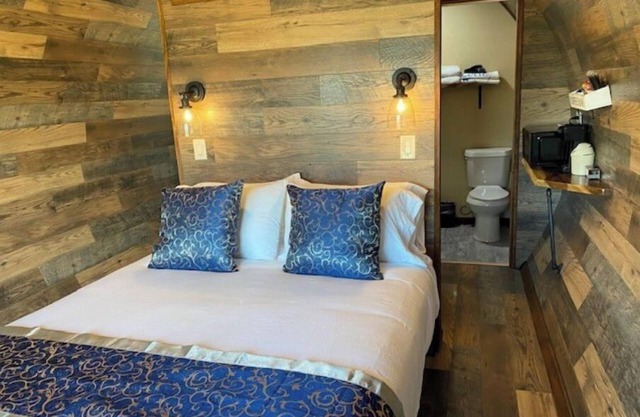 MERLOT CABIN