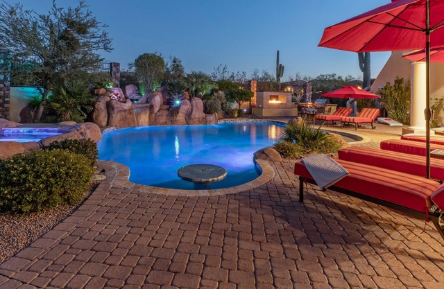 Mesa LUX + Views: King Beds, TVs & Private BAs All BRs; Pvt POOL/Spa, Putting Green, Roof Deck