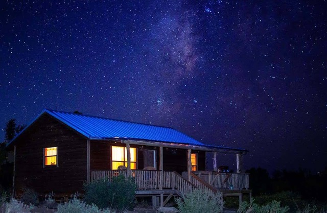 Mesquite Cabin w/Hot Tub & Hill Country Views
