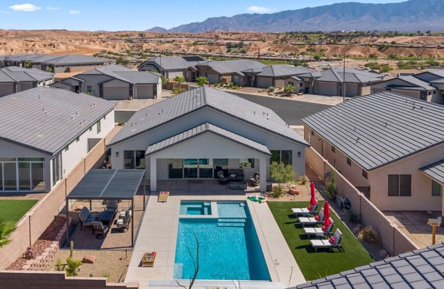 Mesquite Golf Oasis by J and Amy 992502