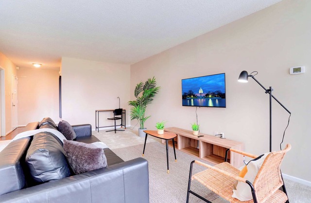 Metro-Connected Arlington Gem