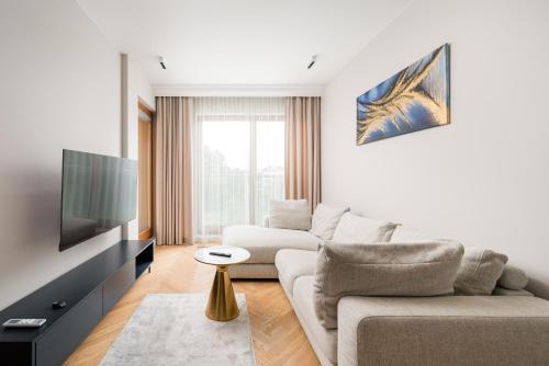 Metro Słodowiec Deluxe Apartment by BookingHost