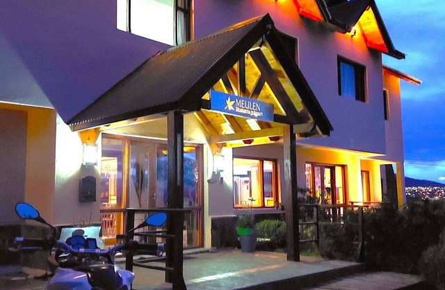 Meulen Hosteria and Apart (with parking included)