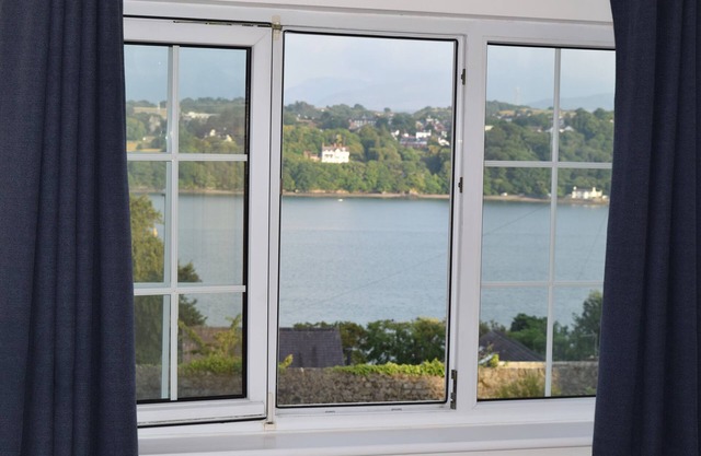 MEWS COTTAGE, pet friendly, character holiday cottage in Menai Bridge
