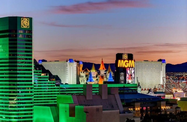 MGM Signature-16-702 1Br 2Ba Balcony Suite