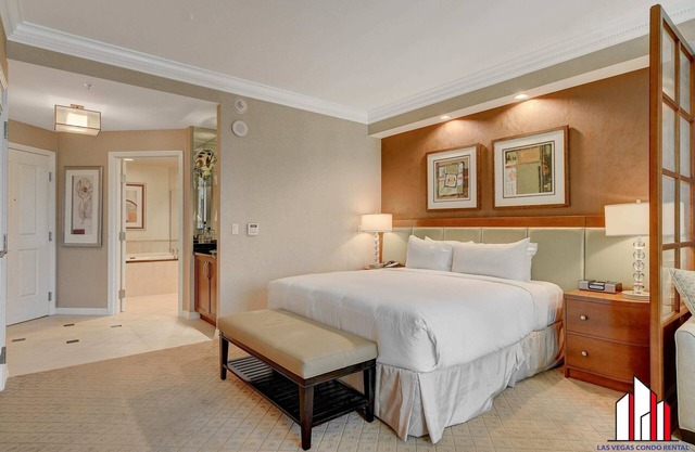 MGM Signature-28-719 Strip View Jacuzzi Studio