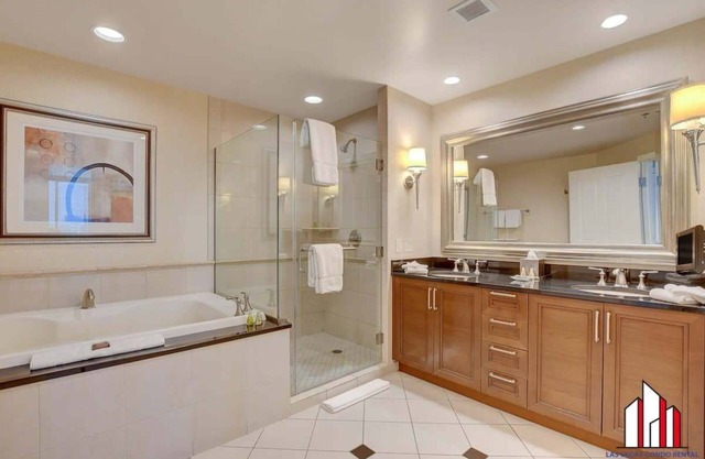 MGM Signature-34-819 F1 Track & Strip View Studio