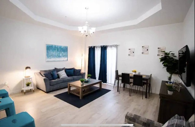 Miami Apartment, 7 mins airport, 20 min Beach