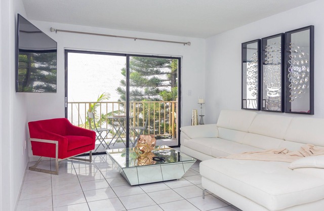 Miami Downtown Apartment with Free Parking- 5 minutes to Wynwood