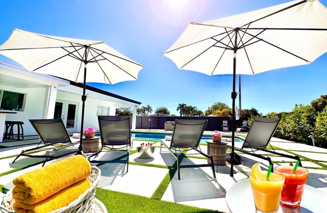 MIAMI LUX HOUSE/Pool/Lounge/Bar