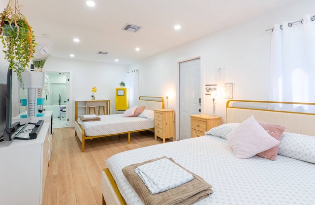 Miami luxury | 1BA | 2 Queen Beds |
