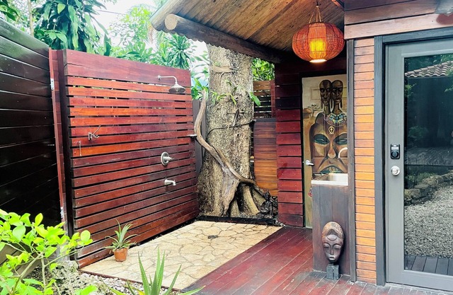 Miami Tiny House Retreat Coconut Grove Solo Escape near UM & MIA Airport