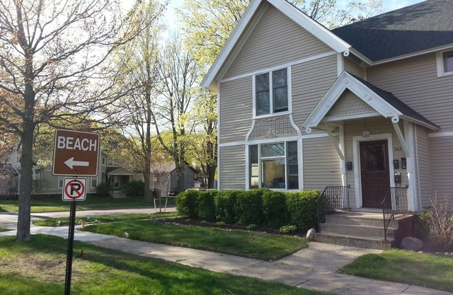MICHIANA #4: Second floor two bedroom one bath in downtown South Haven!