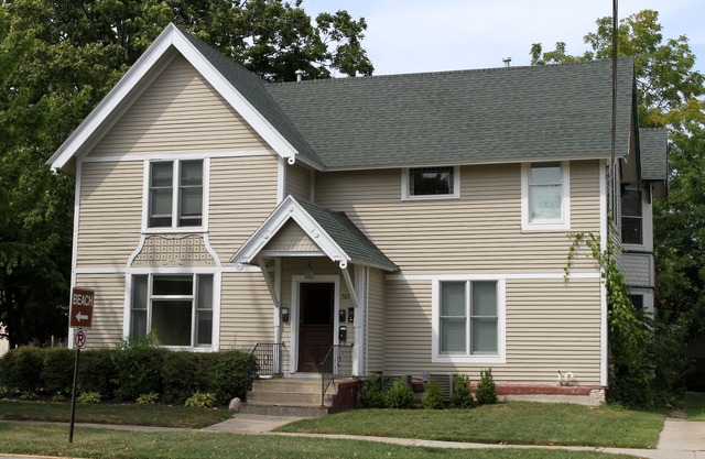 Michiana Apartment #2: Two bedroom one bath apartment in downtown South Haven!