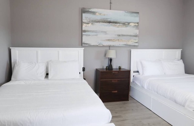 Micro Motel 2 Bed! Su