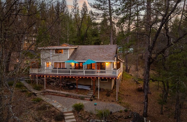 Micro Resort Home by the Lake, 40mins to Yosemite