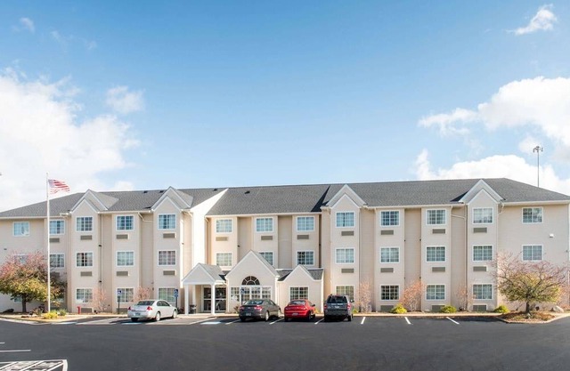 Microtel Inn & Suites by Wyndham North Canton