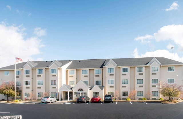 Microtel Inn & Suites by Wyndham North Canton