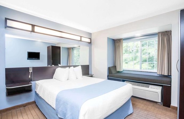 Microtel Inn & Suites Bath