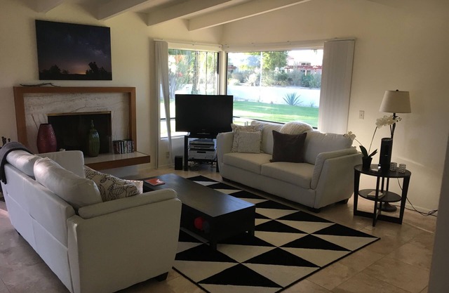 Mid Century home at DeAnza; steps to clubhouse