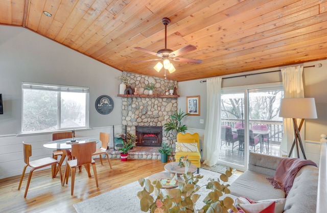 Mid-Century Mod Cottage, Steps to Lake Gregory!