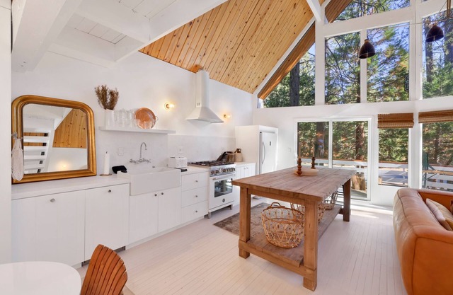 Mid-Century Modern Chalet- Big Bear Unique Retreat
