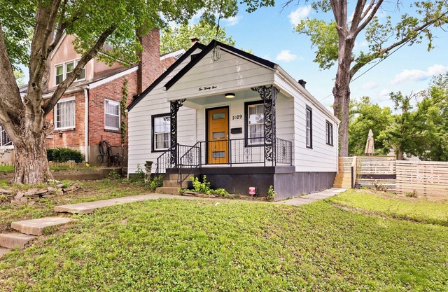 Mid-Century Modern Gem Pet-Friendly 2BR w/Deck