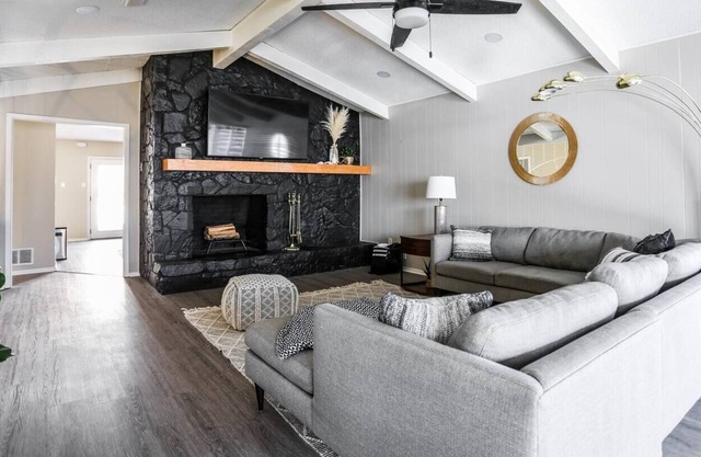 Mid-Century Modern Lakeview Retreat Remodeled